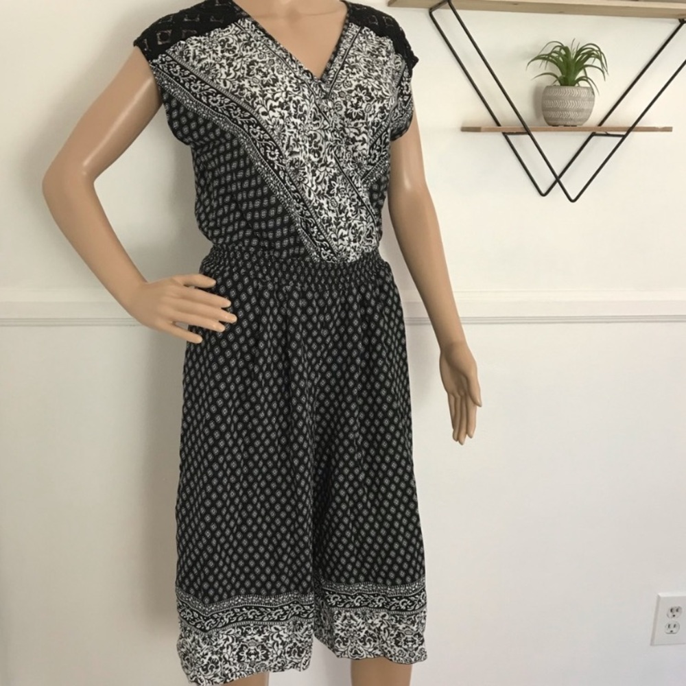 Fig and Flower Black White Lace Yoke Geometric Floral Print Crop Jumpsuit Medium